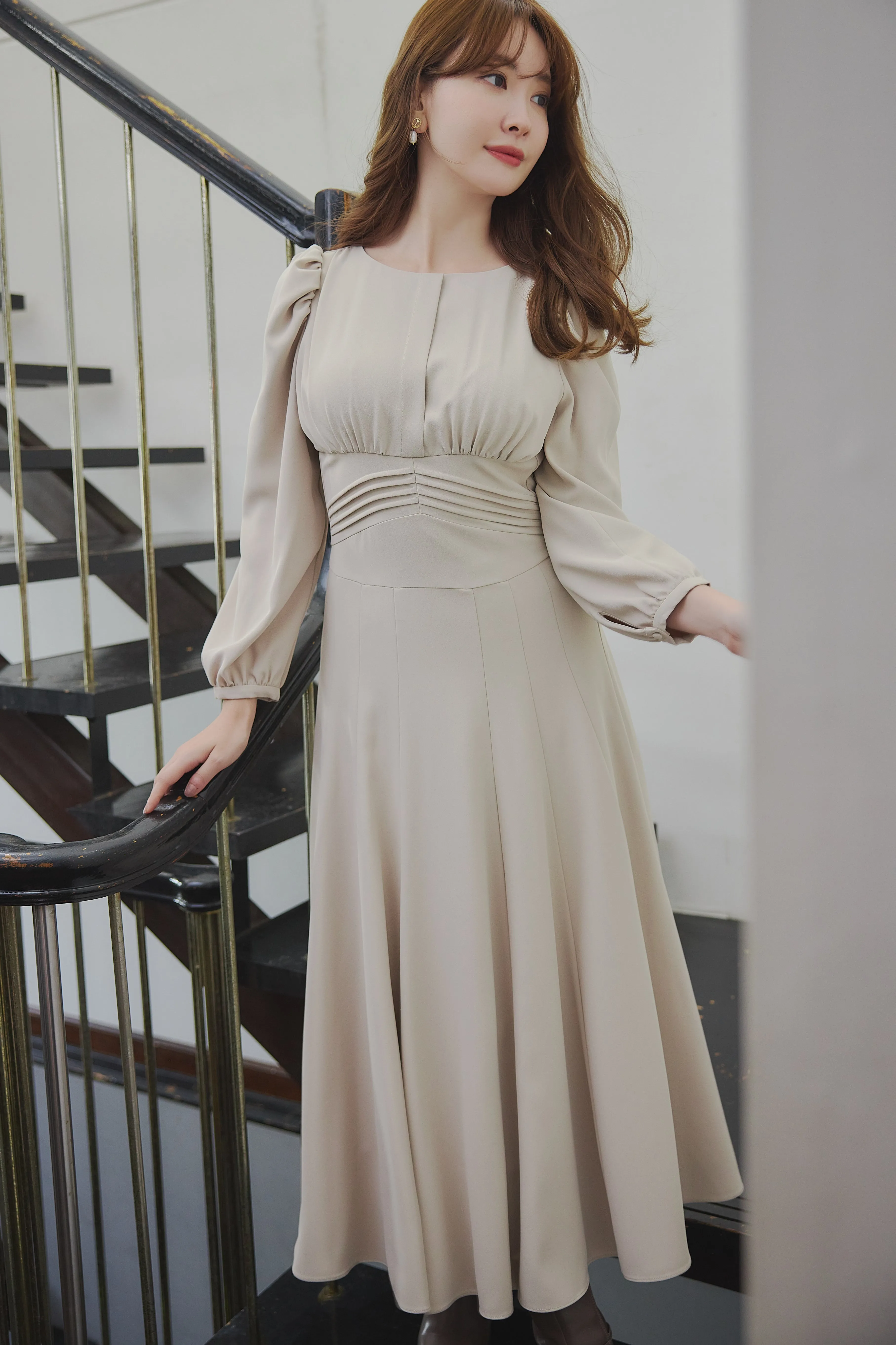 Alma Classic Dress